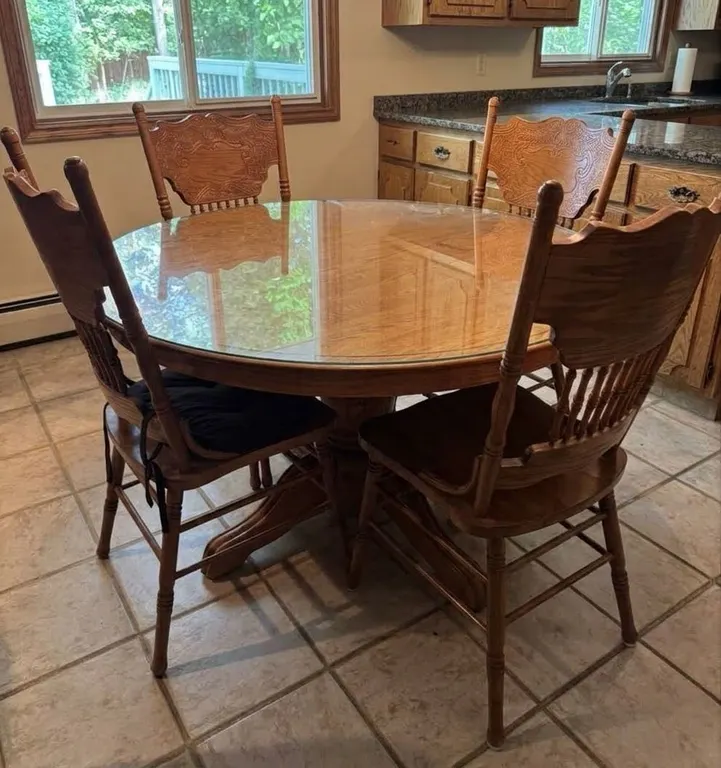 Solid Oak Pedestal Dining Table With 4 Chairs And Leaf-Like New