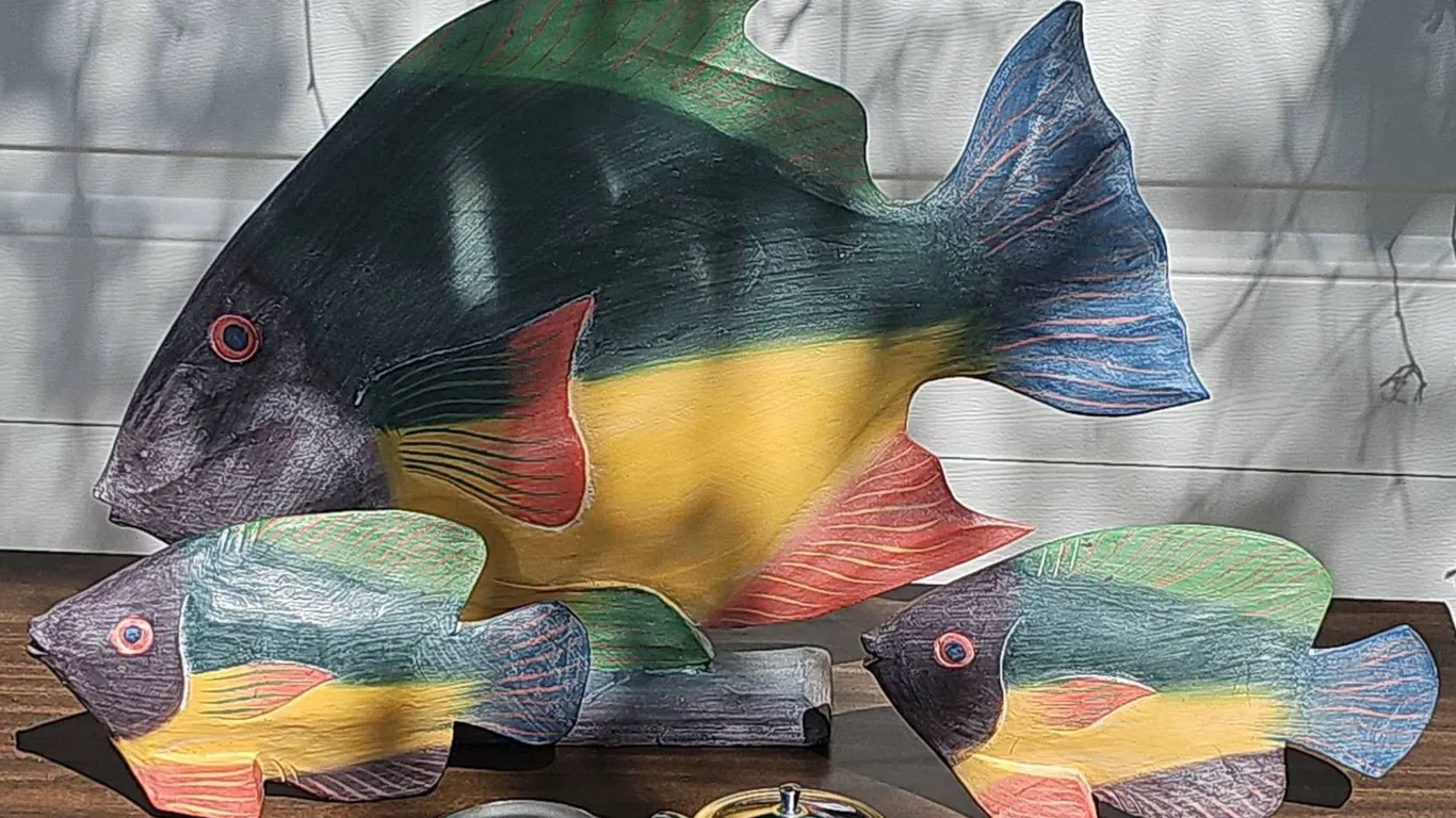 3 Painted Wooden Fish And Metal Cream And Sugar Set With Tray