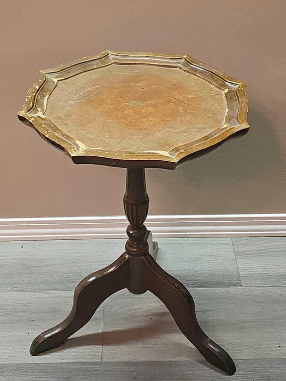 Round Wooden Side Table with Scalloped Edge and Tripod Base