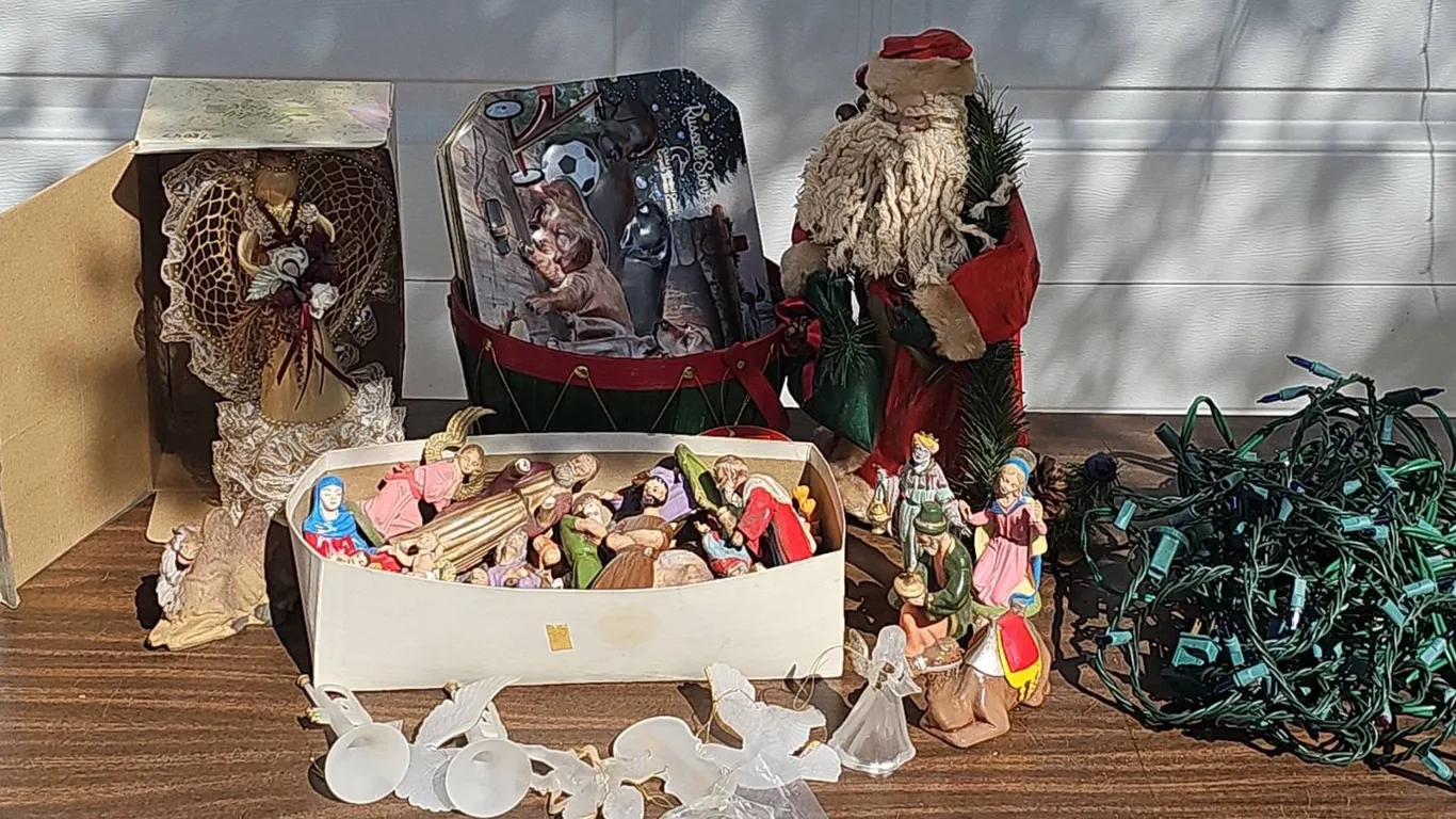 Christmas Decorations and Nativity Figures Lot