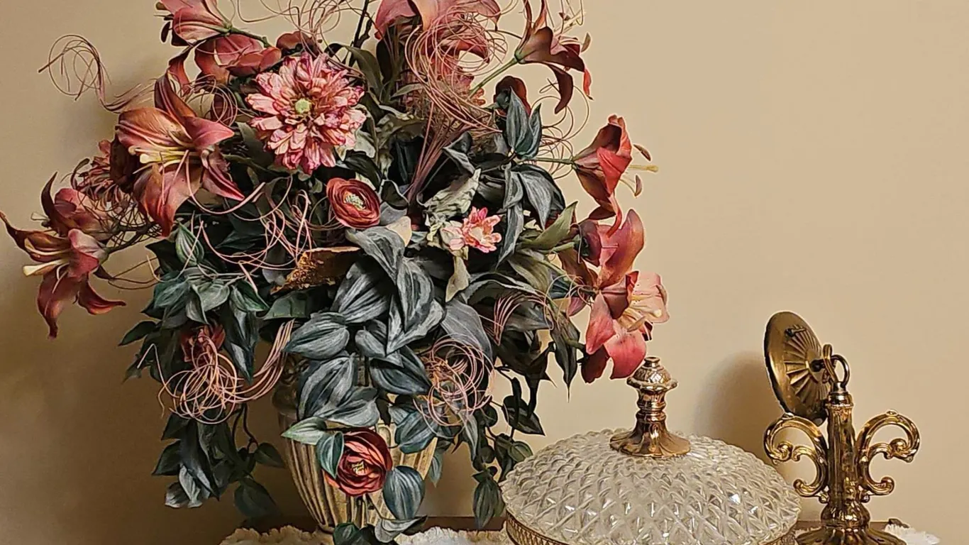 Artificial Flowers with Antique Light