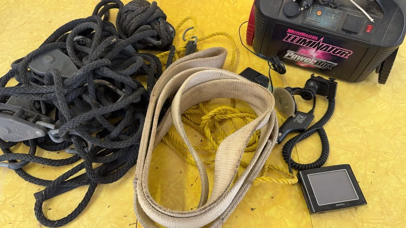 Motomaster Eliminator Power Box, Rope, Straps, and Nextar GPS