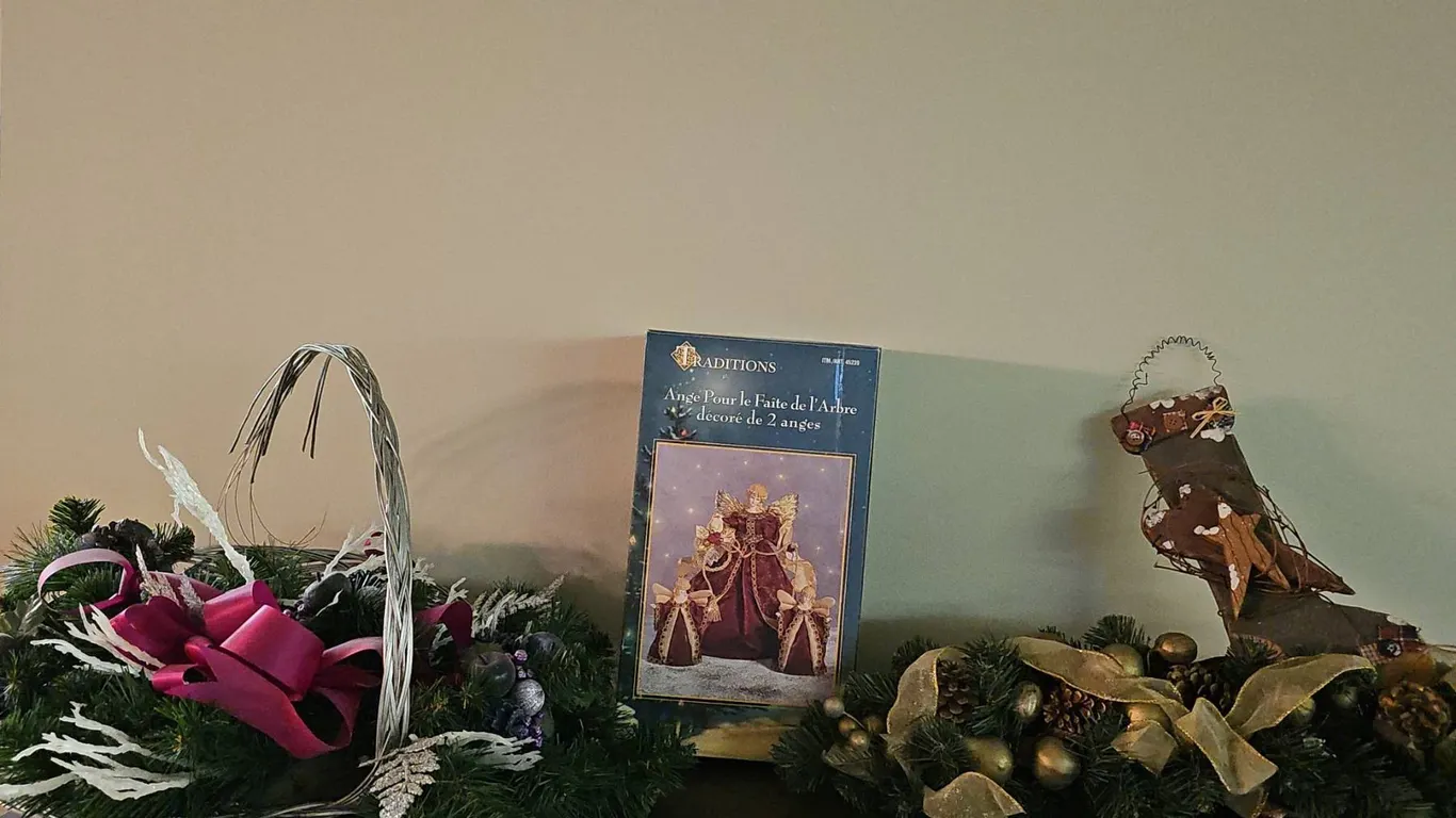 Holiday Décor Lot: Traditions Tree Topper, Wreath With Pink Bow, Festive Garland