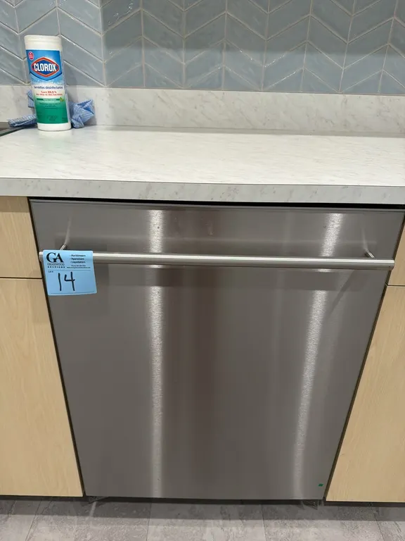 Blomberg DWT81800SSWS 24” Stainless Steel Built-In Dishwasher, retail $1400, buyer to remove