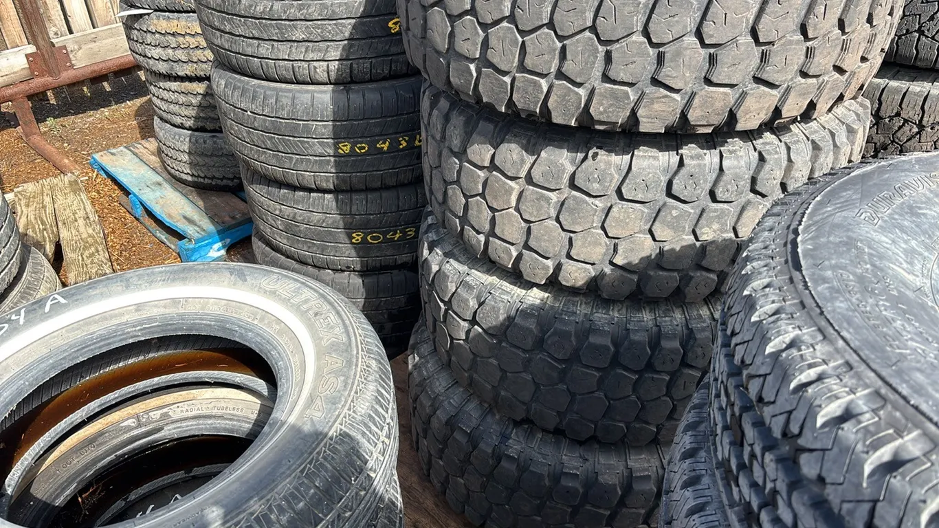 (4) All Country M/T 315/75R16 with Rims off 2000 Ford F350