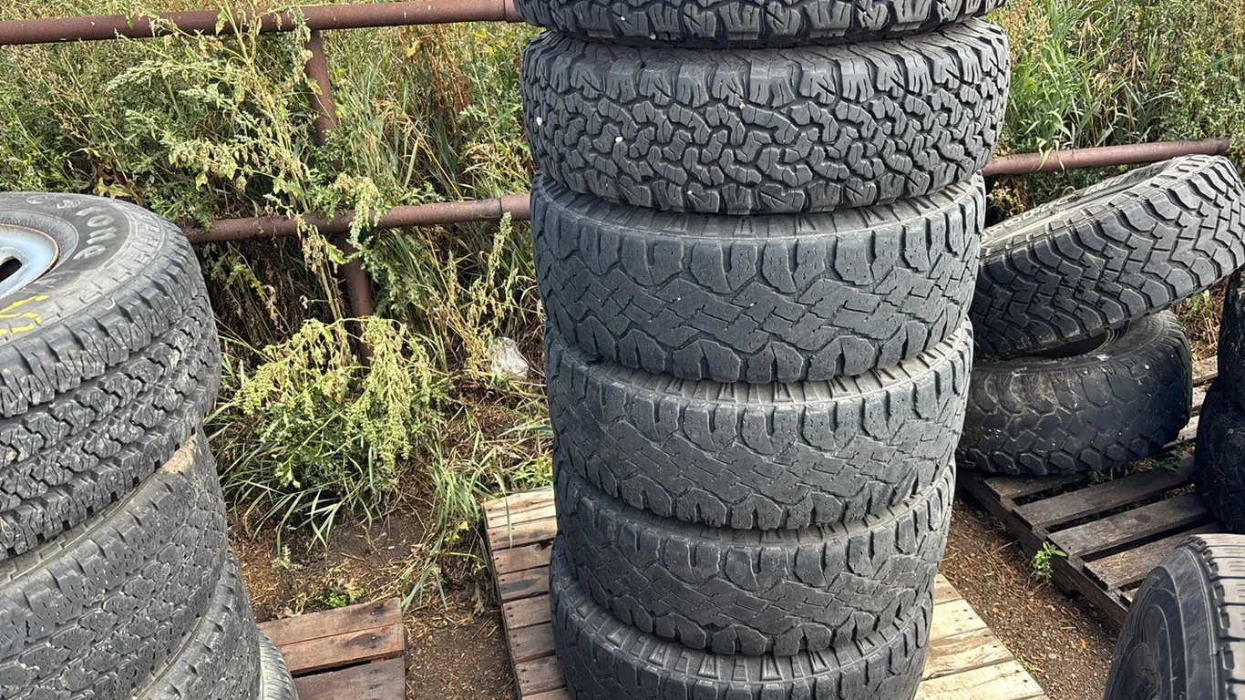 (6) 235/80R17 with Rims off Ford Dually