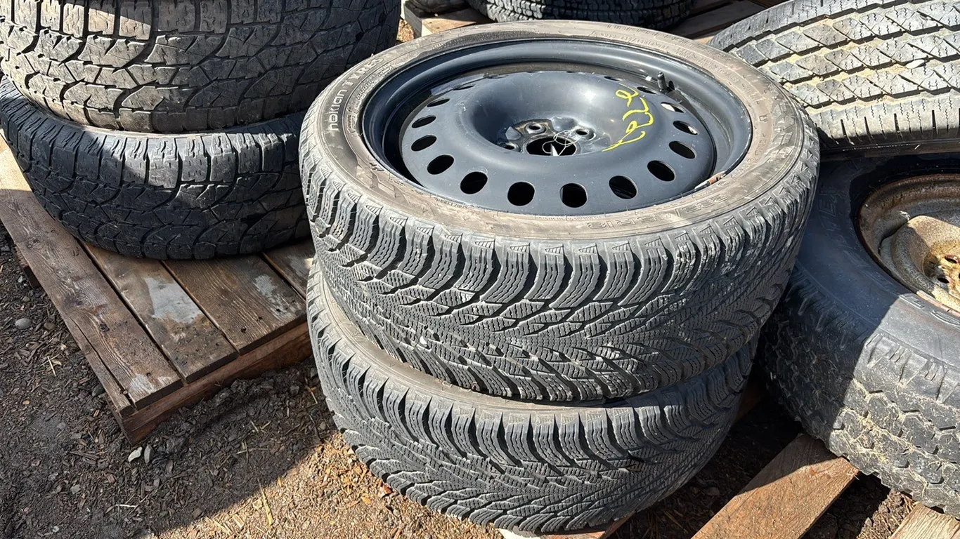 (2) Nokian 235/45R18 Winter Tires and Rims