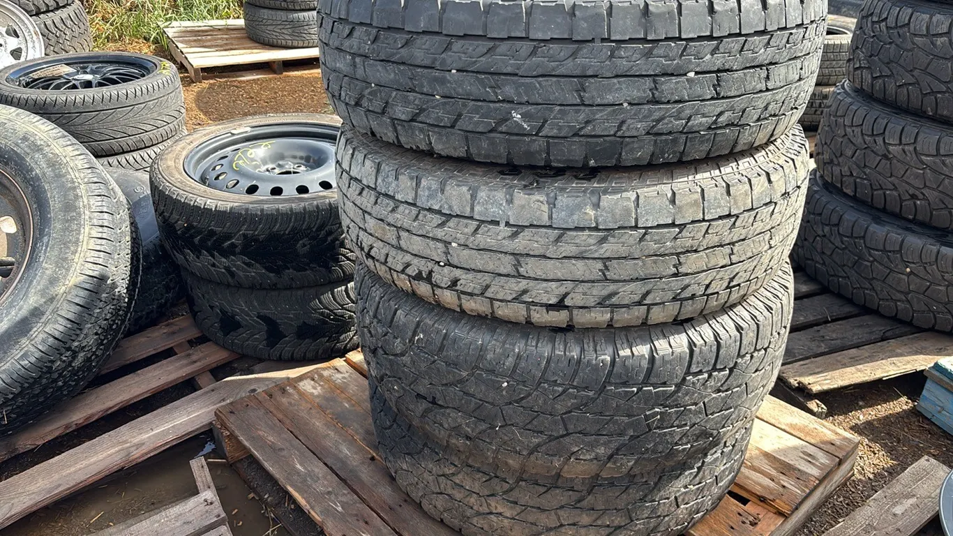 (4) Yokohama Geolander 235/80R17 Tires