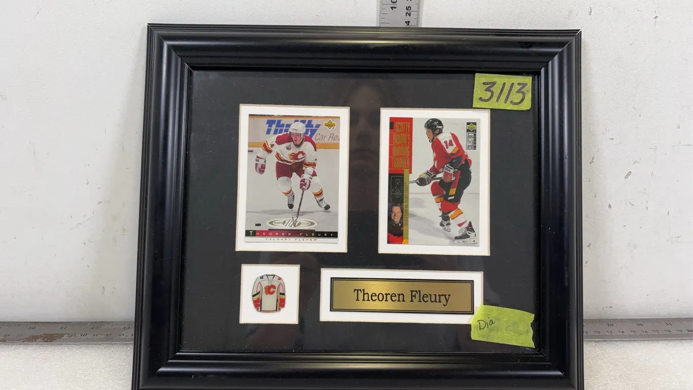 Calgary Flames Theoren Fleury Picture Frame with Sports Card and Pin, Approx 12"x10"x1", *Unreserved*