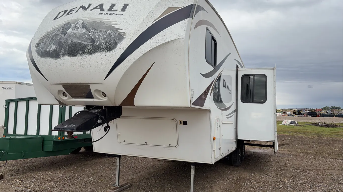 2012 Dutchman Denali 5th Wheel Travel Trailer *Unreserved*