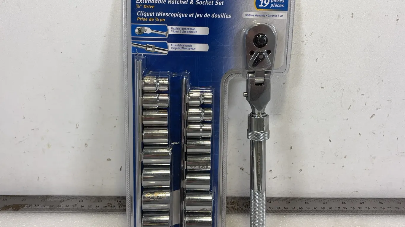 Mastercraft Maximum Extendable Ratchet & Socket Set 17pce (Metric) Includes 3/8" Drive with Flexible Ratchet Head and Extendable Handle, 3/8,