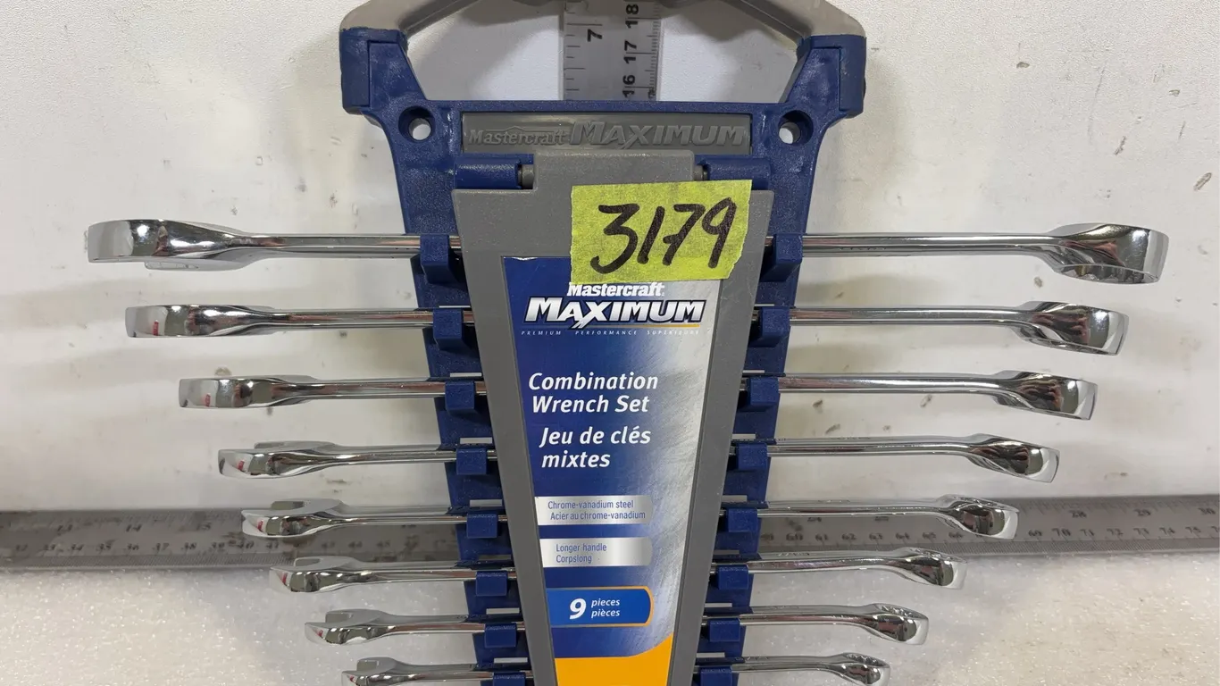Mastercraft Combo Wrench Set 9 pce, Includes 1/4, 5/16, 3/8, 7/16, 1/2, 9/16, 5/8, 11/16, 3/4, approx. Overal Dimensions 9 1/2" x 11" x 2"