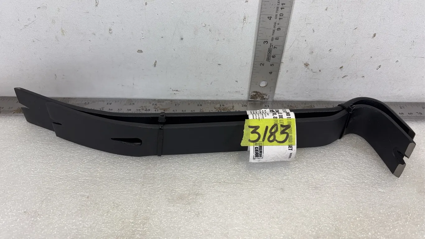 2 pce Pry Bar Set with 13" and 15" Prybards Included, approx. Overall Dimensions of Lot 15" x 4" x 1 1/2" *Unreserved*