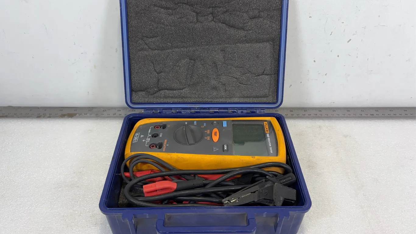 Fluke 1503 High Voltage Insulation Tester, approx. Dimensions of Lot 9" x 8" x 4" *Unreserved*