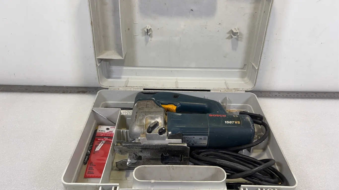 Bosch Jig Saw, Working Condition, approx. Dimensions of Lot 15" x 11" x 4" *Unreserved*