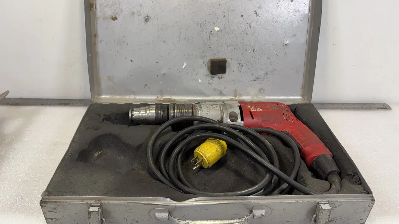 Milwaukee Magnum 1/2" Drill, Working Condition, approx. Dimensions of Lot 18" x 10" x 3 1/2" *Unreserved*