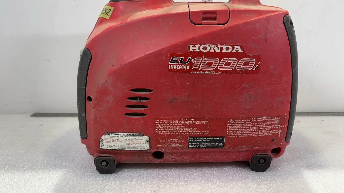 Honda 1000 Generator 120V/60HZ, approx. Dimensions of Lot 18" x 9" x 15" *Unreserved*