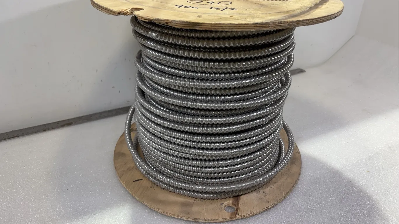 Roll of approx. 90 Metres 12/2 AC90 Cable, Dimensions of Lot 16" x 13" *Unreserved*