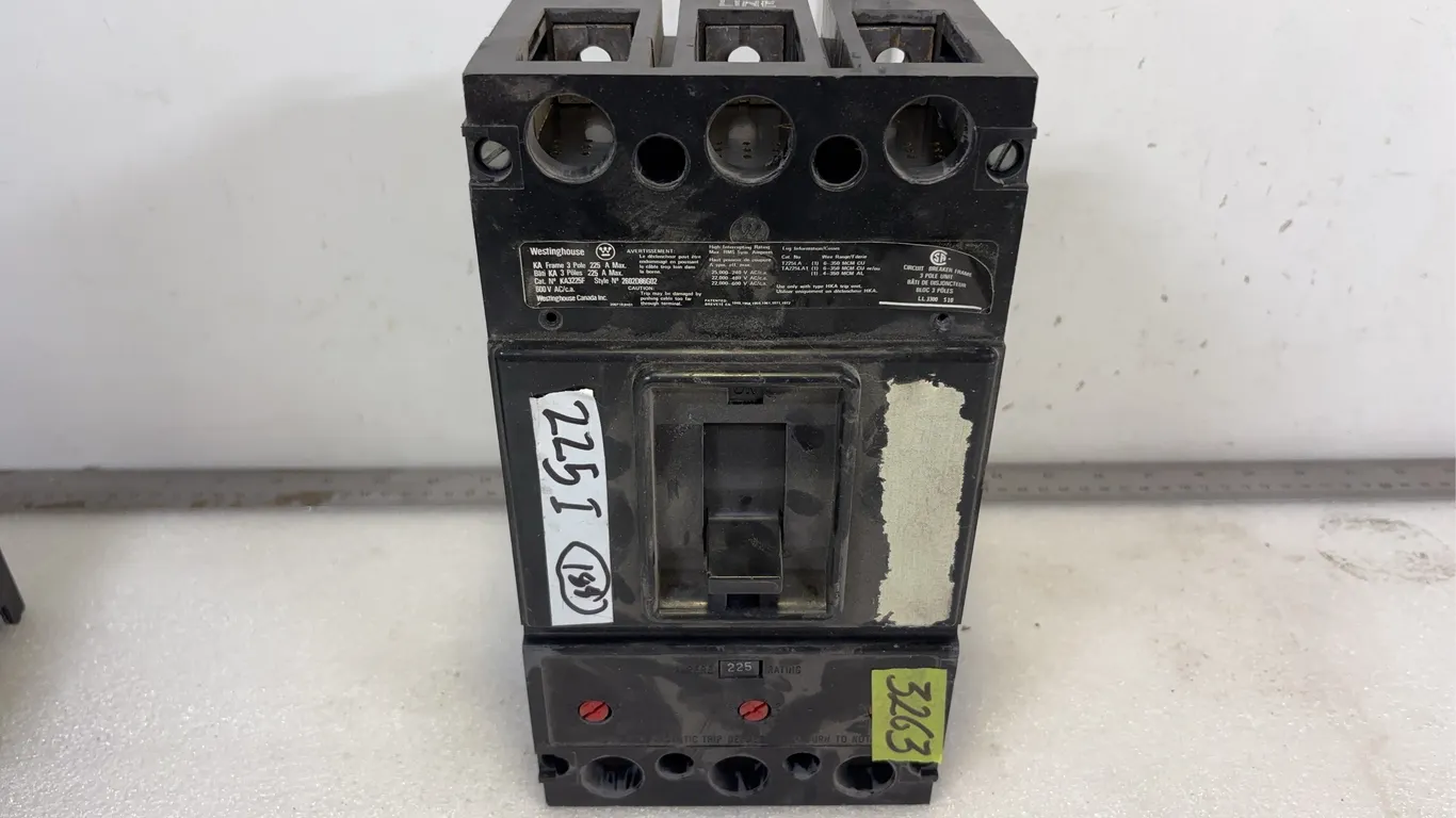 3P225A Breaker, approx. Dimensions of Lot 10 1/2" x 5 1/2" x 4" *Unreserved*