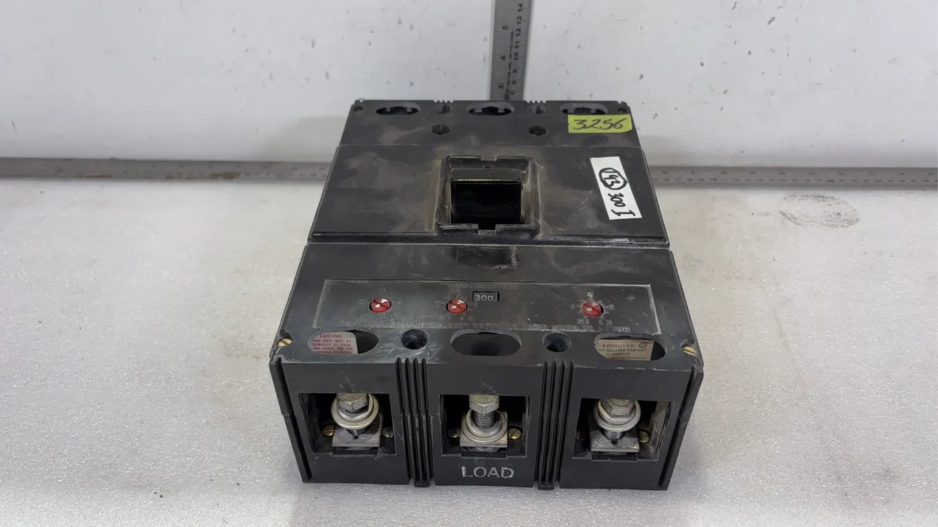 3P300A Breaker, approx. Dimensions of Lot 11" x 8 1/2" x 4" *Unreserved*