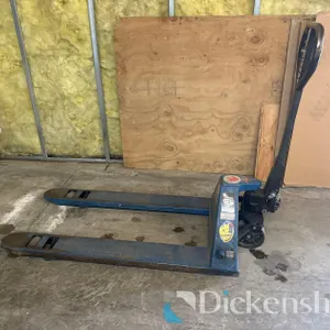 BLUE GIANT MANUAL PALLET JACK