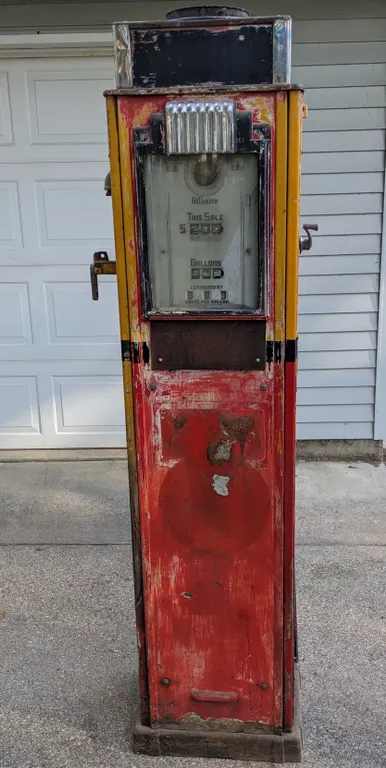 1930'S GILBARCO 86 GAS PUMP "GREAT PATINA"