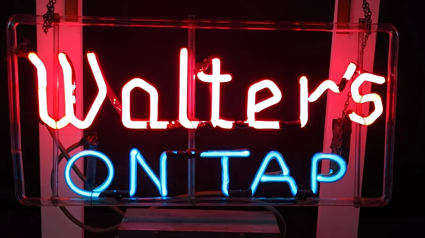 WALTERS BEER ON TAP NEON WINDOW SIGN (EAU CLAIRE WISCONSIN)