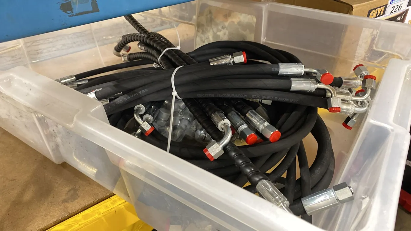GIYI INDUSTRIAL MINI EXCAVATOR ASSORTED REPLACEMENT HYDRAULIC LINES / CAPS