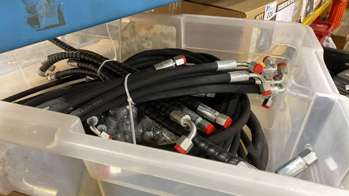 GIYI INDUSTRIAL MINI EXCAVATOR ASSORTED REPLACEMENT HYDRAULIC LINES / CAPS