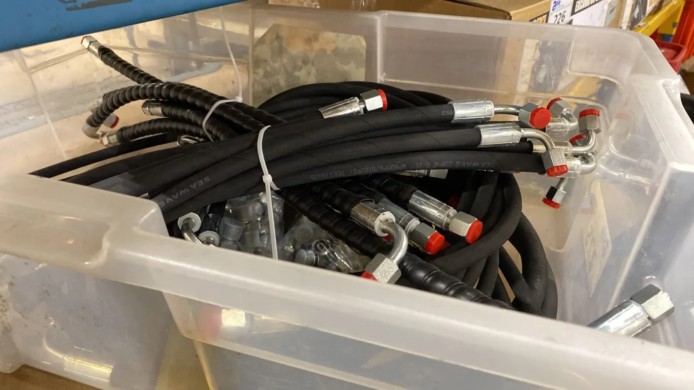 GIYI INDUSTRIAL MINI EXCAVATOR ASSORTED REPLACEMENT HYDRAULIC LINES / CAPS