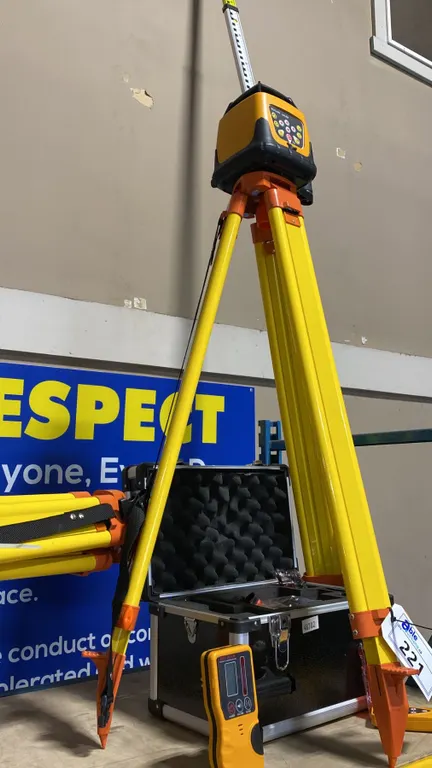 SELF LEVELING ROTARY LASER SET IN TRANSPORT CASE WITH TRIPOD & SURVEYORS RULER