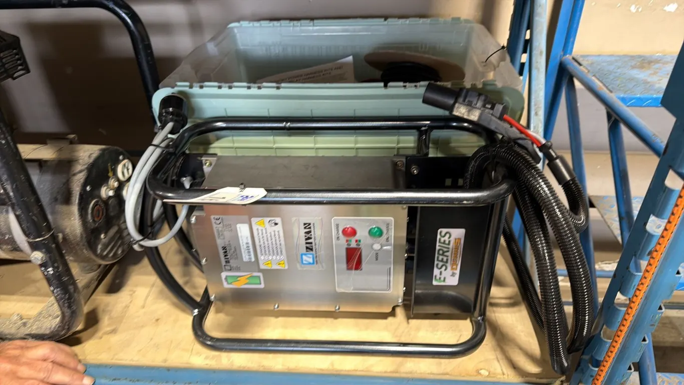 ZIVAN SG3 HEAVY DUTY HIGH FREQUENCY ON-BOARD EQUIPMENT BATTERY CHARGER WITH BIN OF ACCESSORY LIGHT