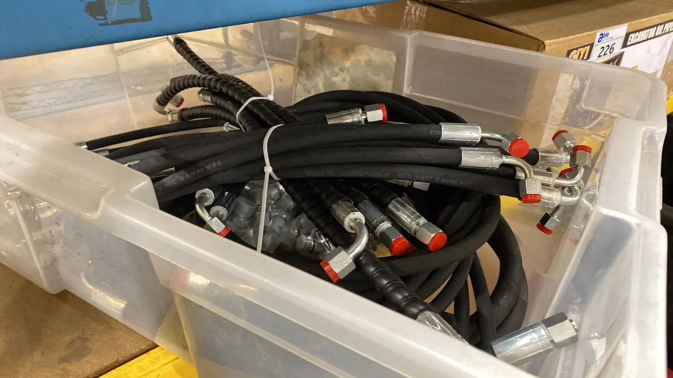 GIYI INDUSTRIAL MINI EXCAVATOR ASSORTED REPLACEMENT HYDRAULIC LINES / CAPS