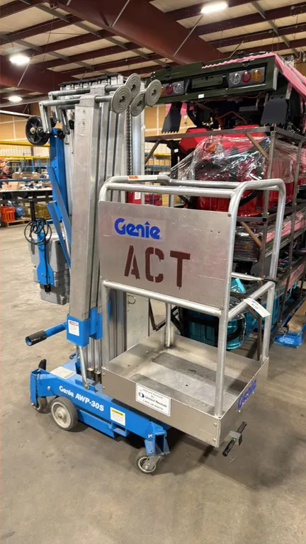 GENIE AWP-30S SINGLE PERSON PORTABLE ELECTRIC VERTICAL MAST LIFT WITH 300 LB LIFT CAPACITY, 29'