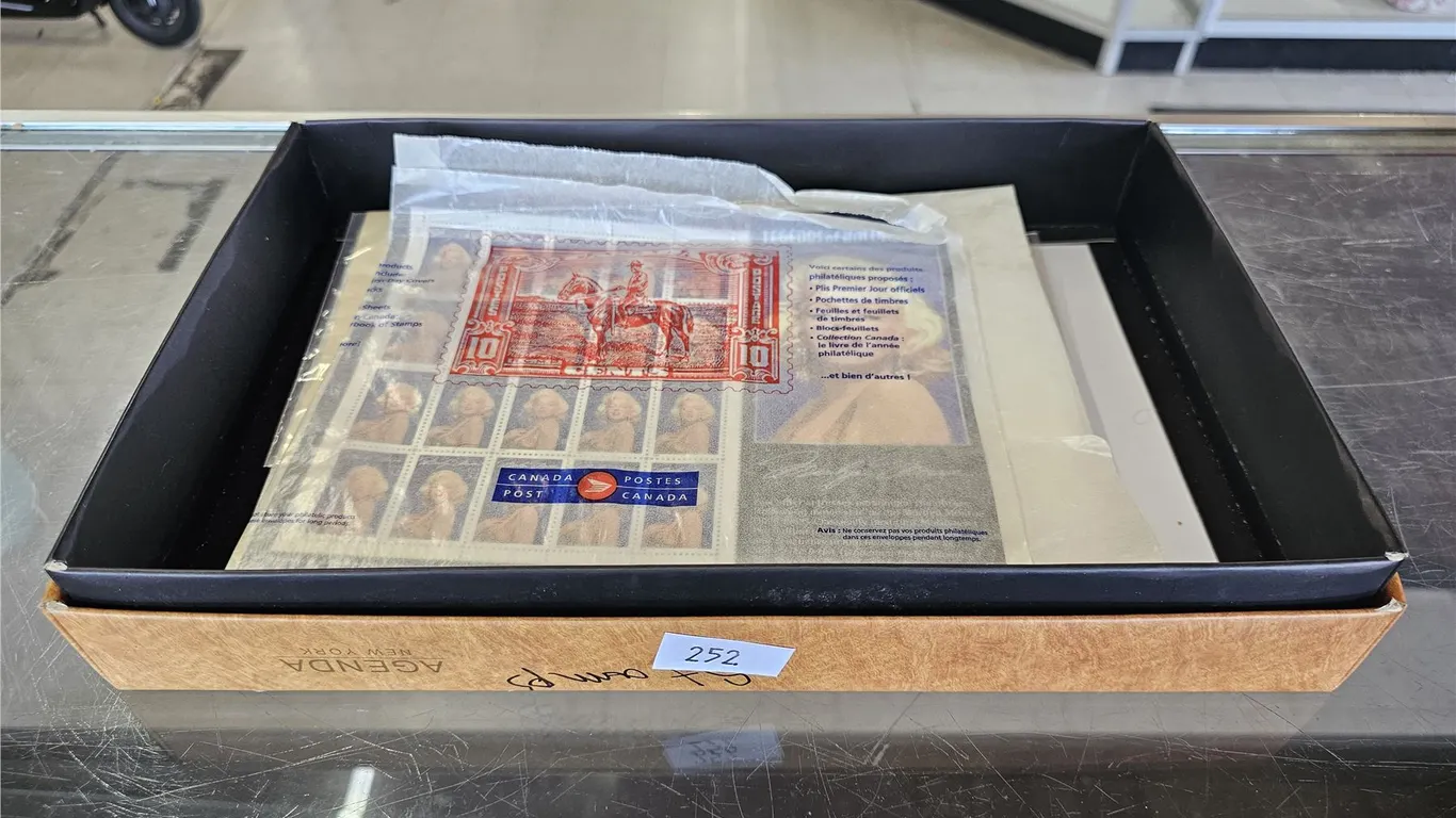 COLLECTION OF ASSORTED US & CAD STAMPS: MARILYN MONROE, BUGS BUNNY, CAD WWII & MORE