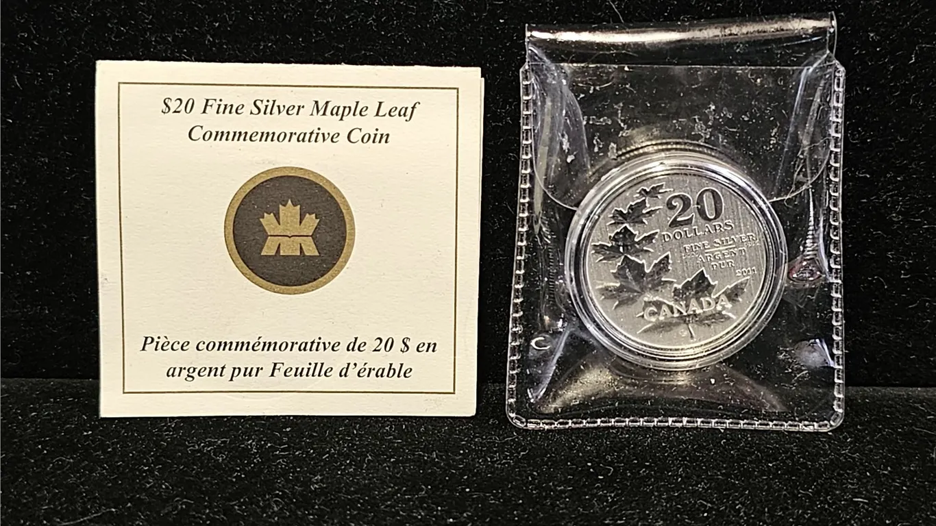 2012 CAD 7.96G .9999 FINE SILVER $20 MAPLE LEAF COMMEMORATIVE COIN IN CAPSULE