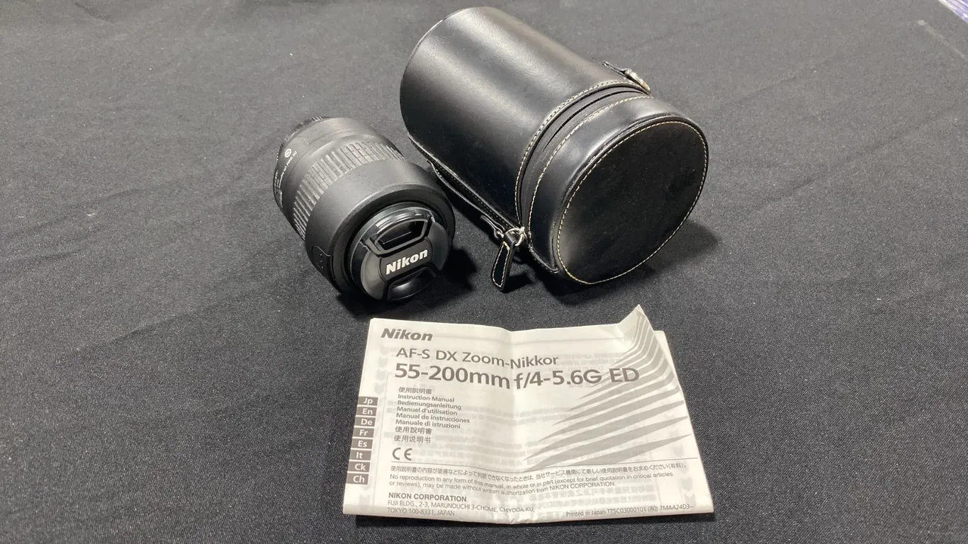 NIKON AF-S DX ZOOM-NIKKOR 55-200MM F/4-5.6G ED CAMERA LENS WITH CASE
