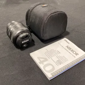 NIKON AF-S DX MICRO NIKKOR 40MM F/2.8G CAMERA LENS WITH CASE