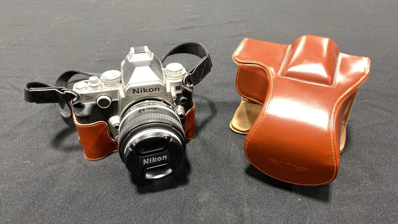 NIKON DF FULL-FRAME FX-FORMAT, DIGITAL SLR CAMERA WTH CASE