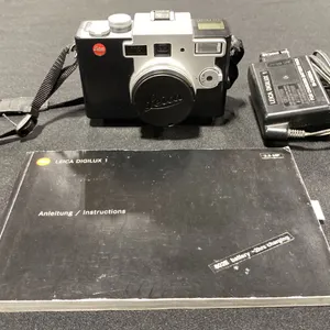 LEICA DIGILUX 1 DIGITAL CAMERA WITH CHARGER