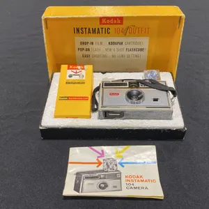 KODAK INSTAMATIC 104/OUTFIT CAMERA WITH ORIGINAL BOX (MADE IN USA)