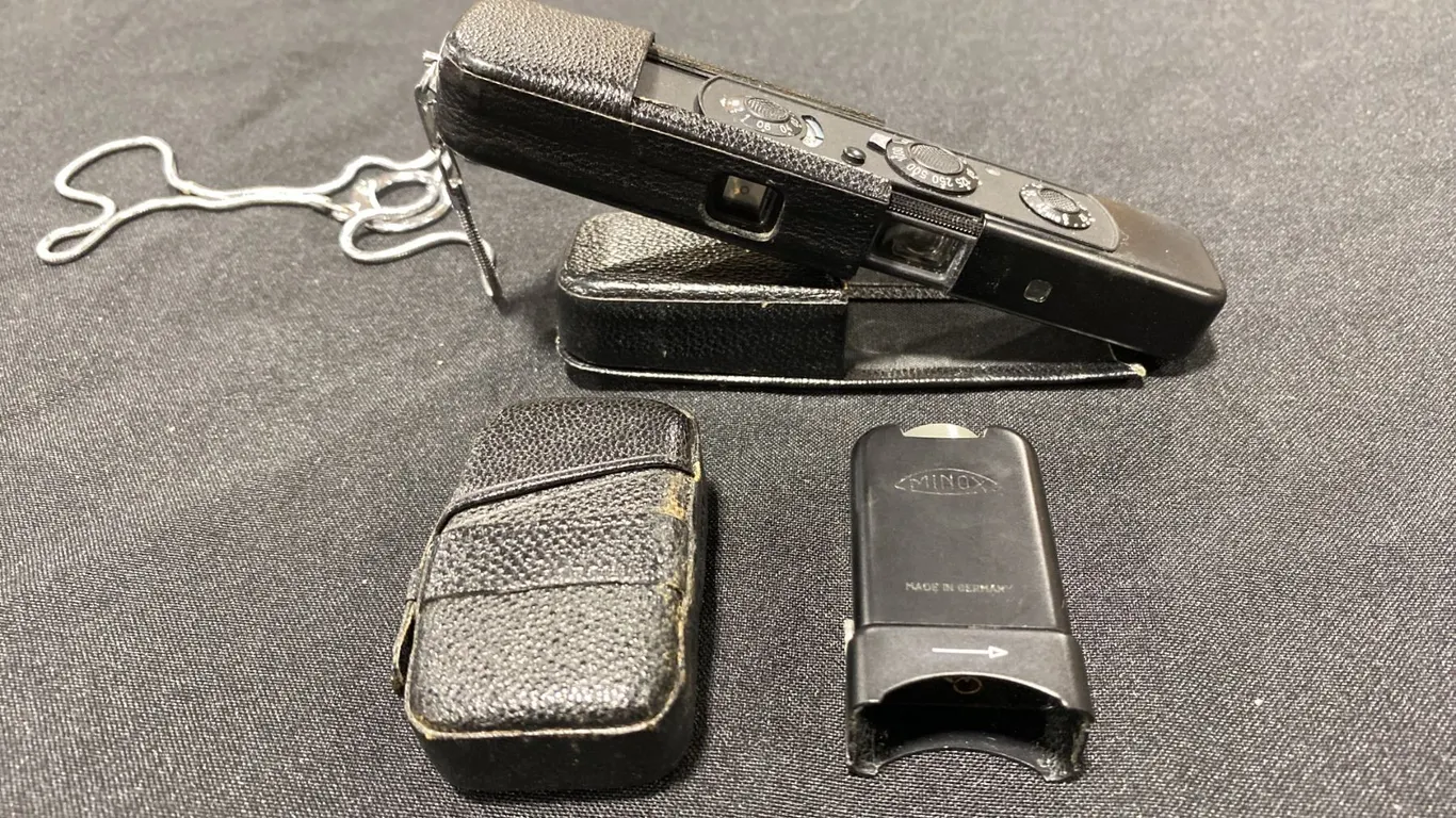 MINOX BLACK FINISH SUBMINIATURE "SPY" CAMERA WITH CUBE FLASH (MADE IN GERMANY)