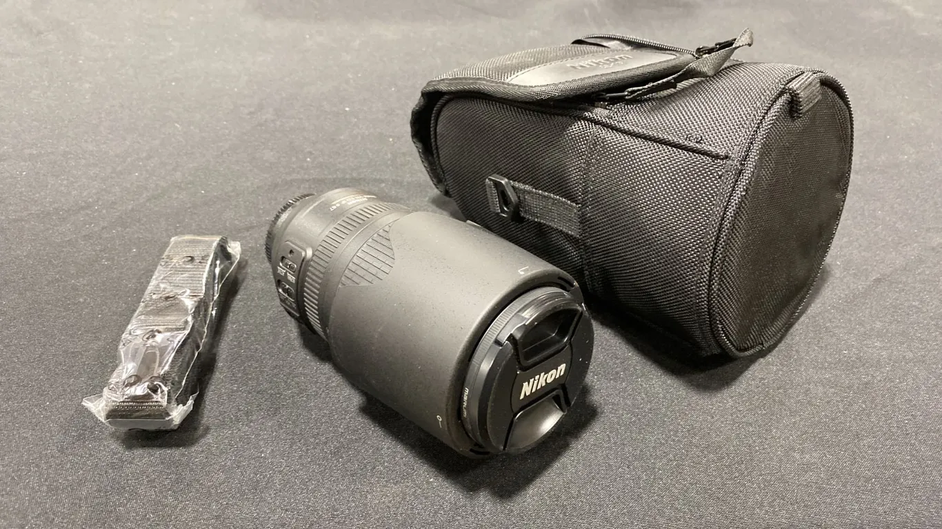 NIKON ED AF-S NIKKOR 70-300MM 1:4.5-5.6G CAMERA LENS WITH CASE