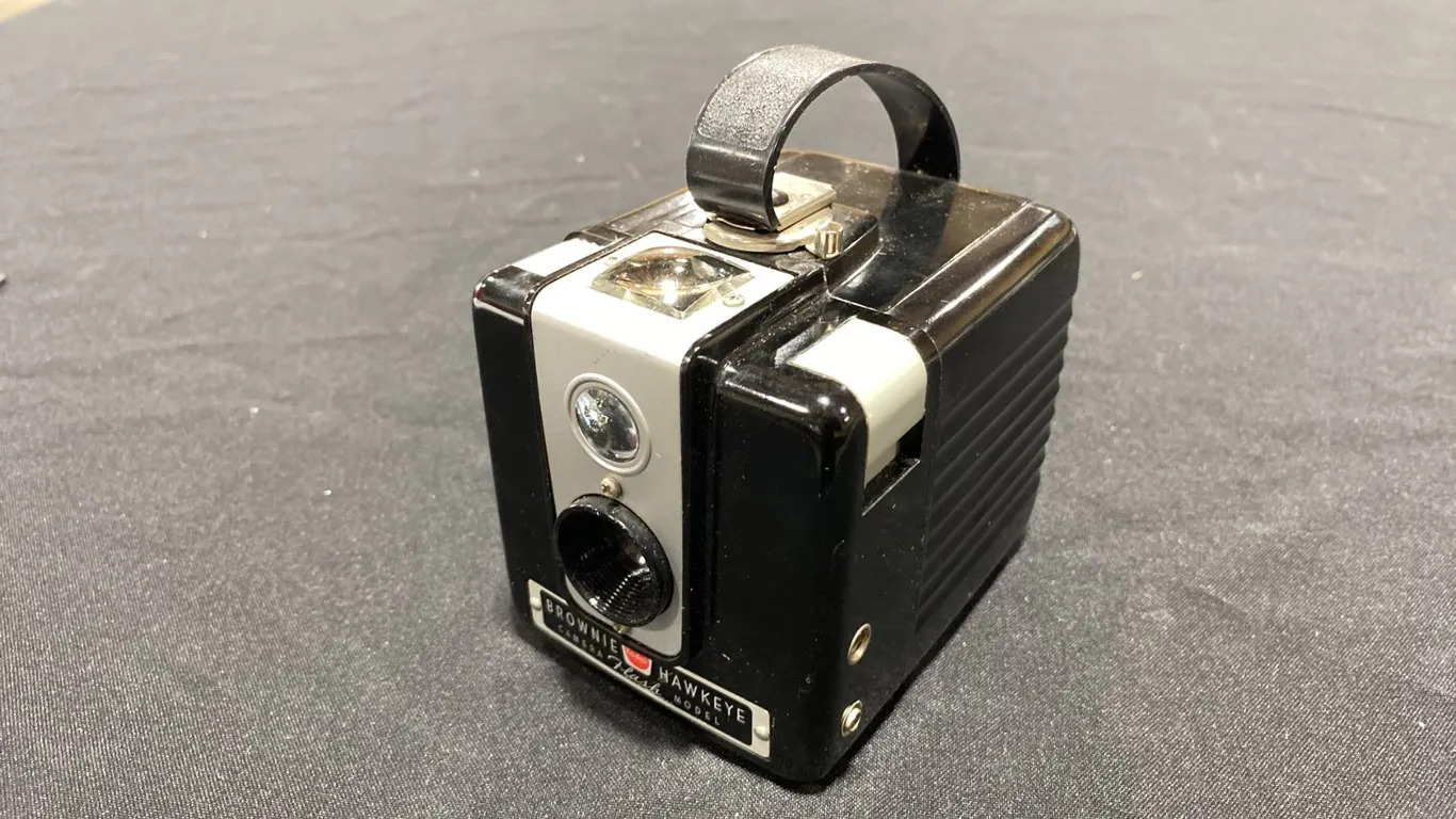 KODAK BROWNIE HAWKEYE FLASH MODEL 120 FILM SPOOL CAMERA