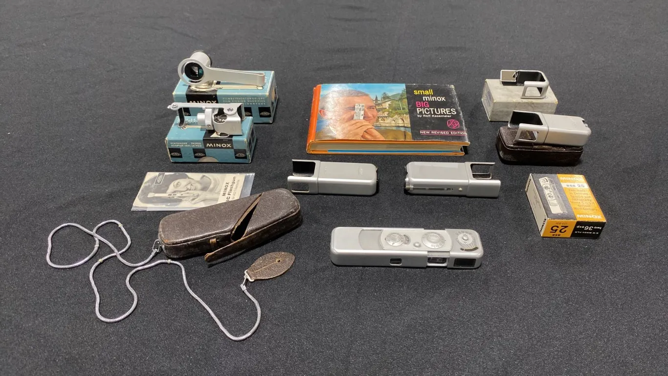 MINOX B SUBMINIATURE "SPY" CAMERA WITH ASSORTED ACCESSORIES (MADE IN GERMANY)