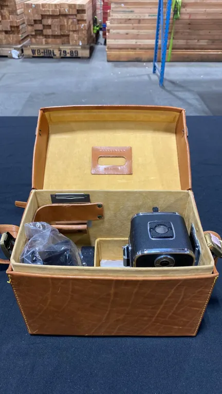 VICTOR HASSELBLAD 903 SWC MEDIUM FORMAT CAMERA WITH A FIXED 38MM F/4.5 CARL ZEISS