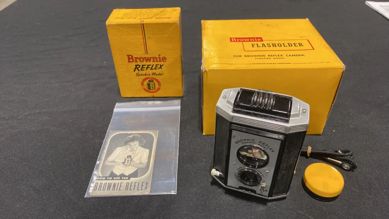 KODAK BROWNIE REFLEX SYNCHRO MODEL MID CENTURY (TLR) BOX CAMERA