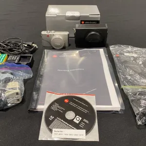 LEICA D-LUX 2 DIGITAL CAMERA WITH BOX AND ACCESSORIES