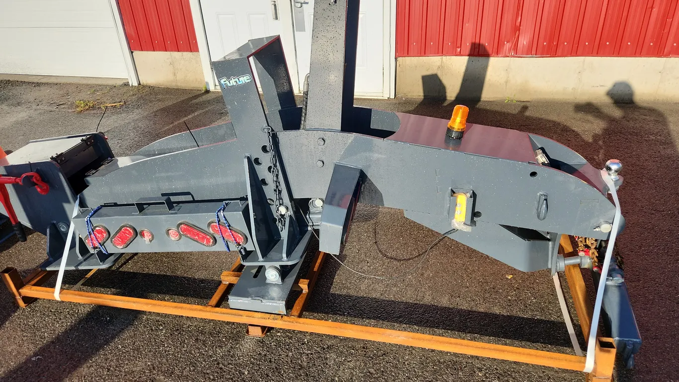 Fifth Wheel Wrecker Attachment