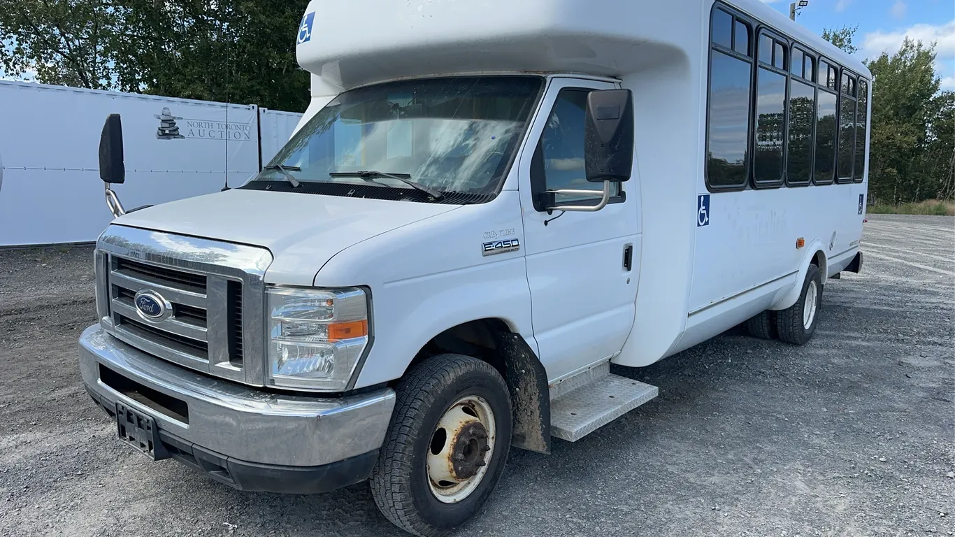 2014 Ford E-450 Super Duty 16 Passenger Wheelchair Accessible Bus